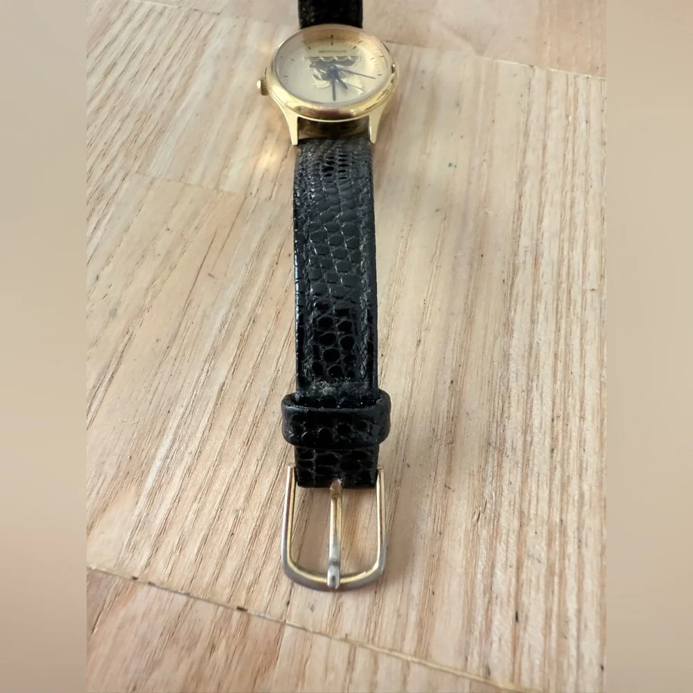Wittnauer ladies gold tone Pegasus black leather watch NEW BATTERY